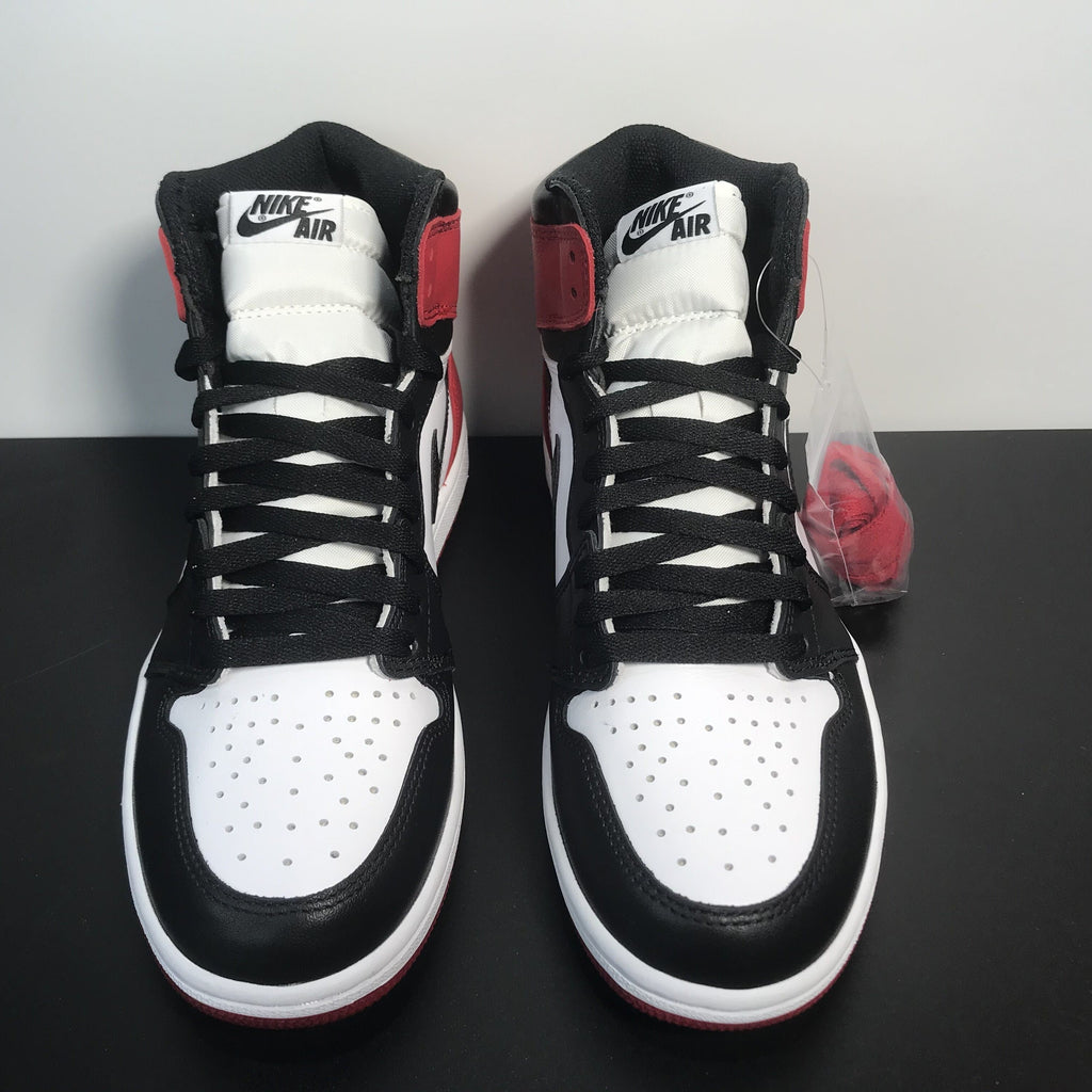Giày Nike Air Jordan 1 Retro 'Black Toe'