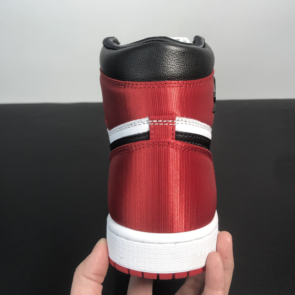 Air Jordan AJ1 Satin WMNS“Black Toe”