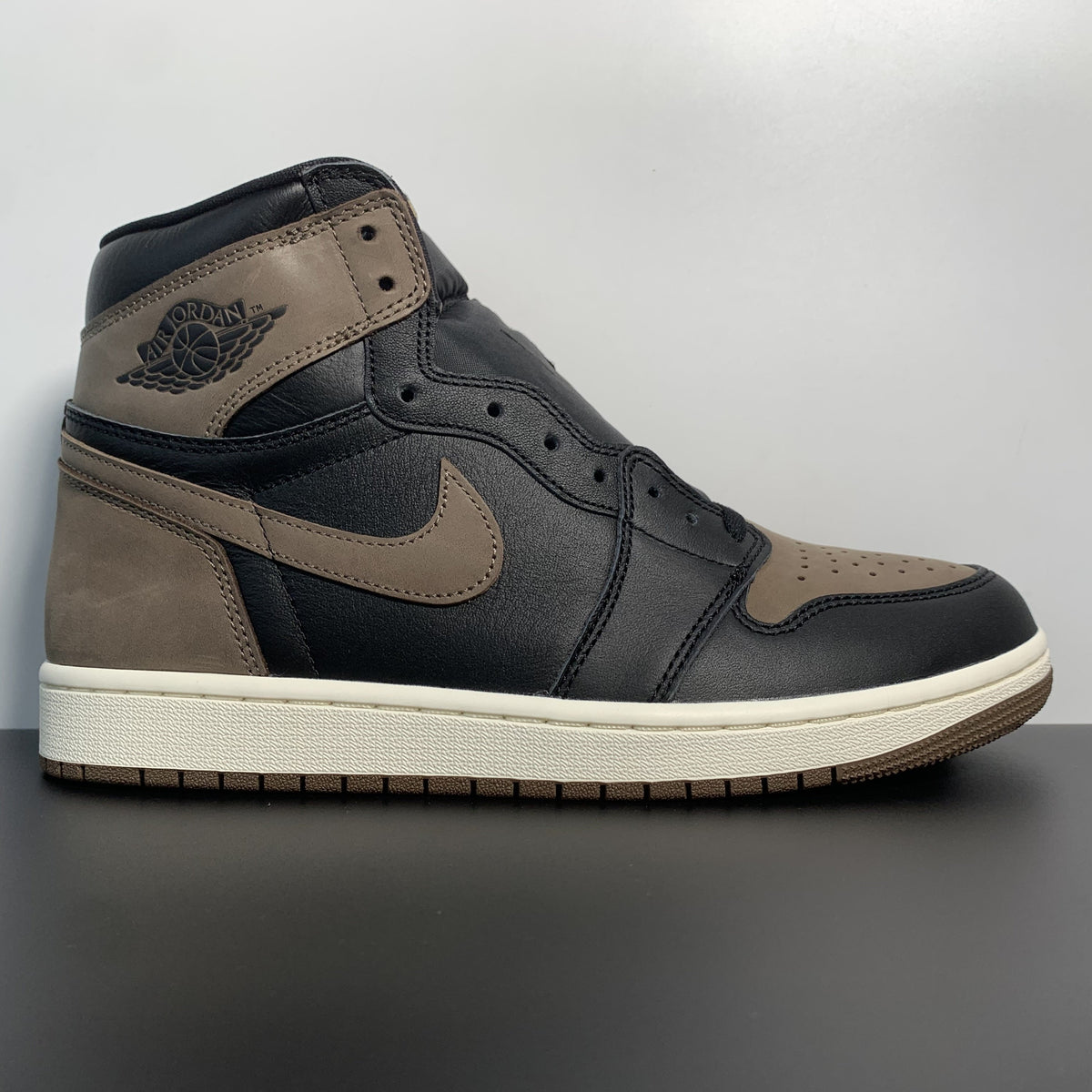 Air Jordan 1 High OG Palomino