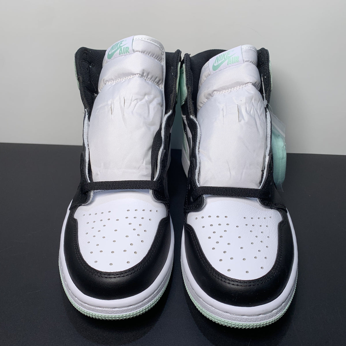 Nike Air Jordan 1 Retro High OG 'Green Glow'