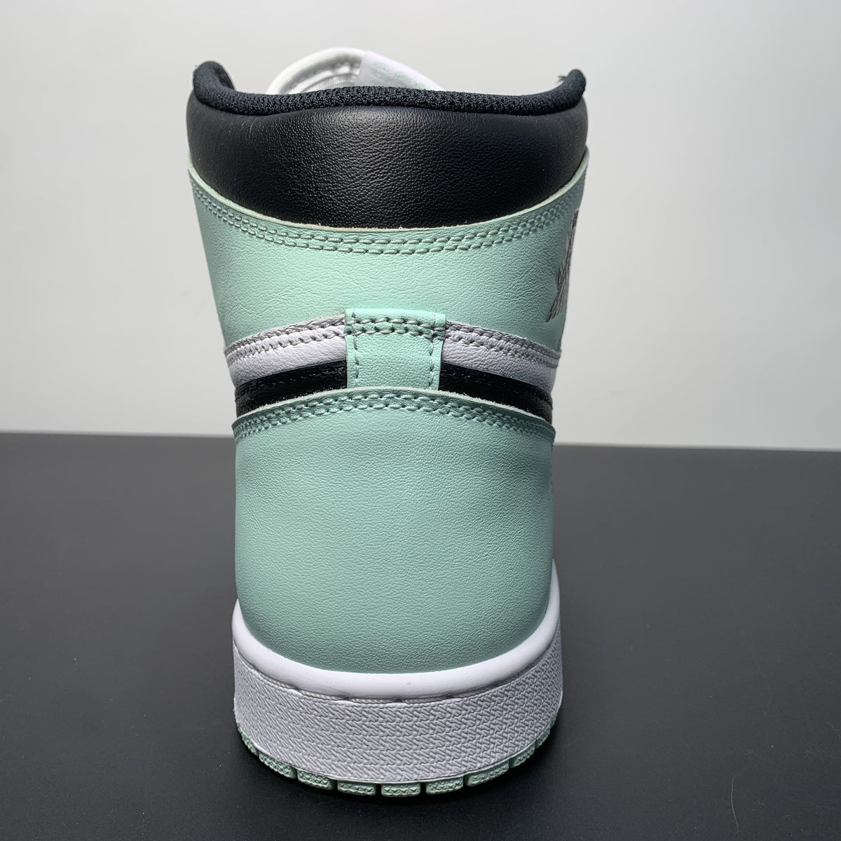 Nike Air Jordan 1 Retro High OG 'Green Glow'