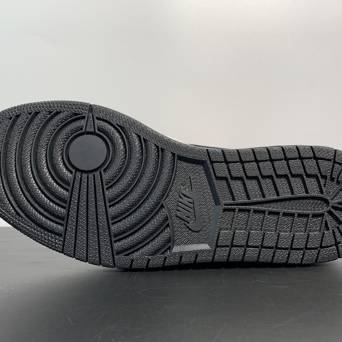Nike Air Jordan 1 High OG“ Light Smoke Grey”